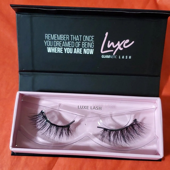 Glamnetic luxe black magnetic lashes - Picture 3 of 3